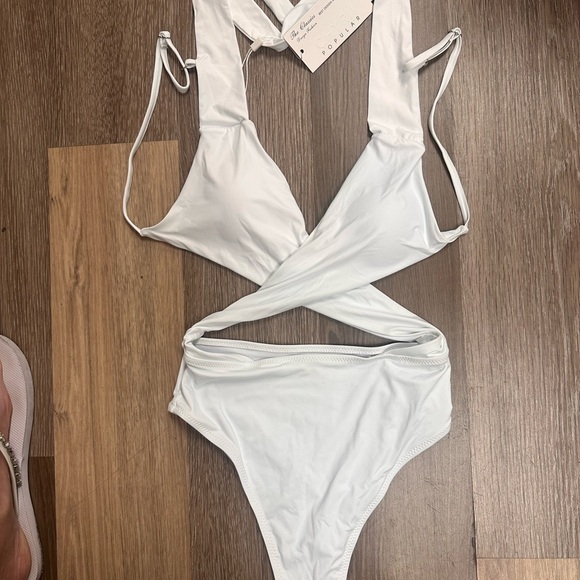 Chuirii White One-Piece Sexy Swimsuit Small NWT - Picture 1 of 6
